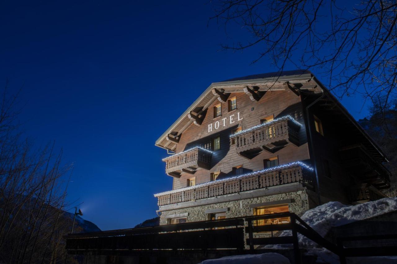 Hotel Rascard Valtournenche Exteriör bild