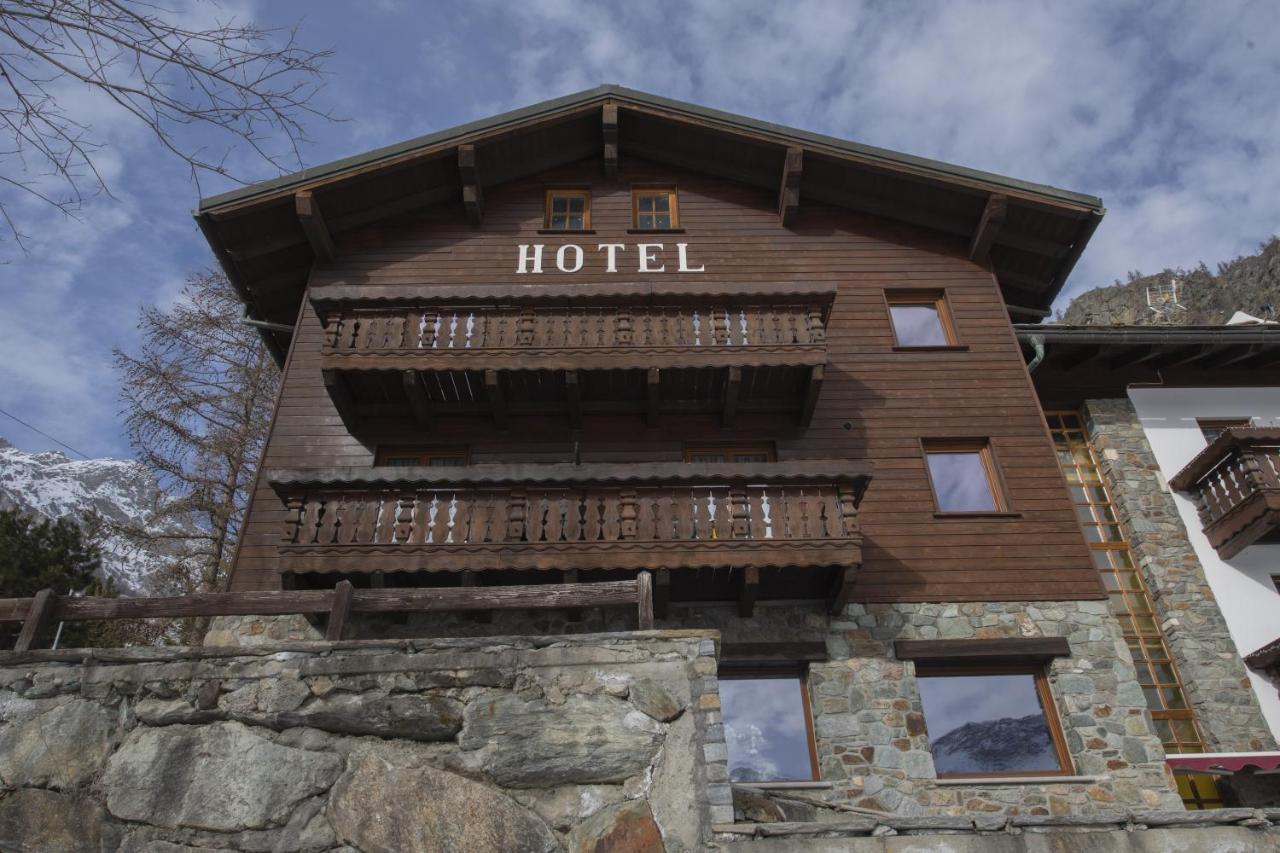 Hotel Rascard Valtournenche Exteriör bild